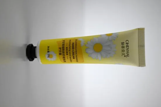 Cendinelle Chamomile Niacinamide Soothing and Brightening Hand Cream 30g