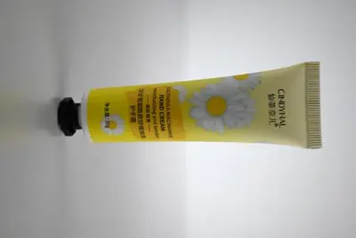 Cendinelle Chamomile Niacinamide Soothing and Brightening Hand Cream 30g